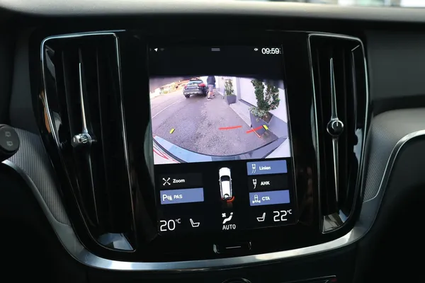 Car image 23