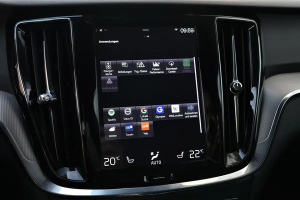 Car image 24