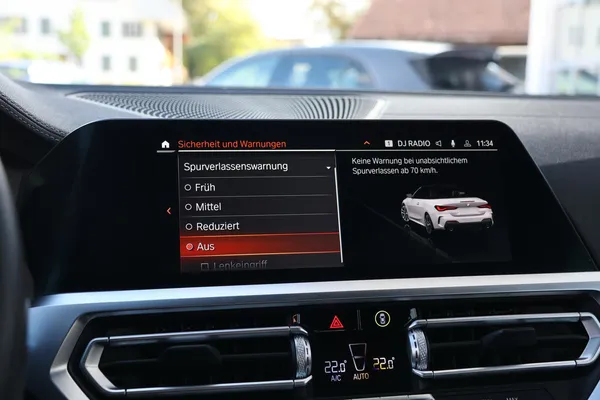 Car image 25