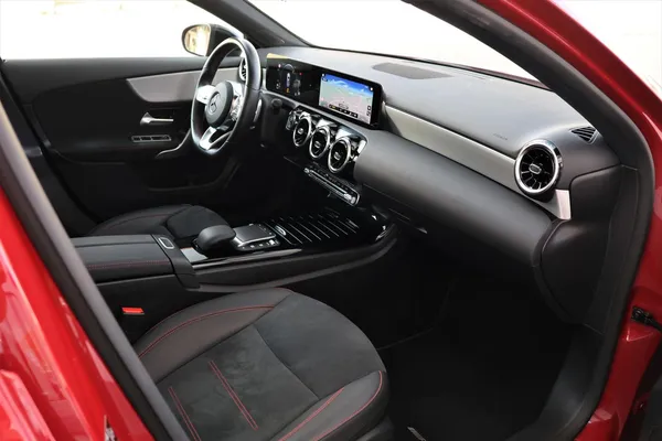 Car image 17