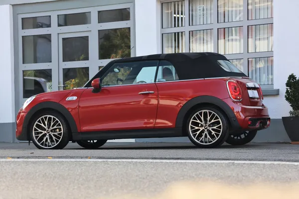 Car image 3