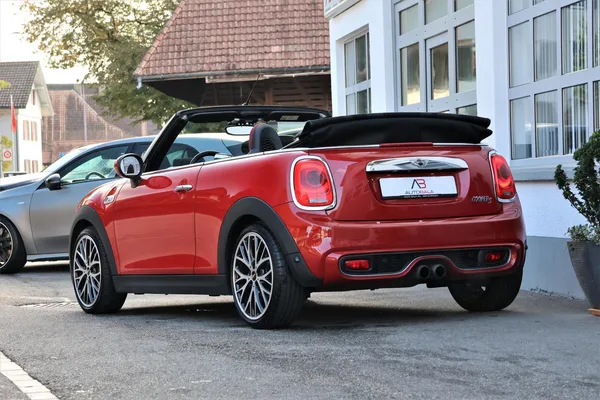Car image 10