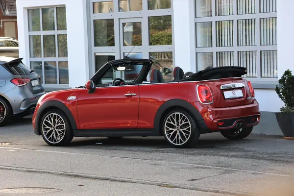 Car image 12