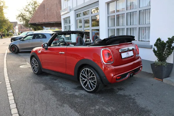 Car image 14