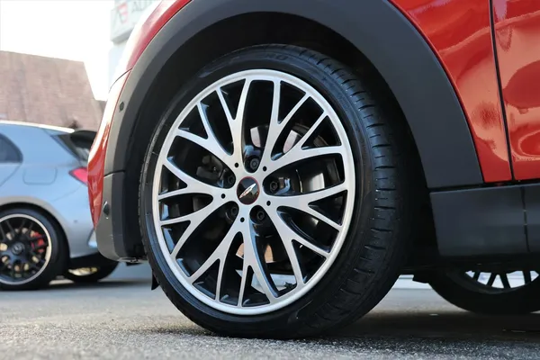 Car image 15