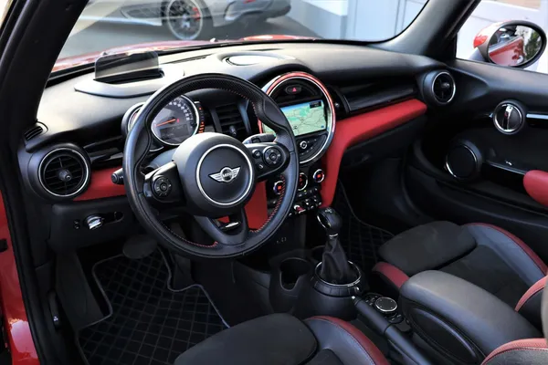 Car image 16