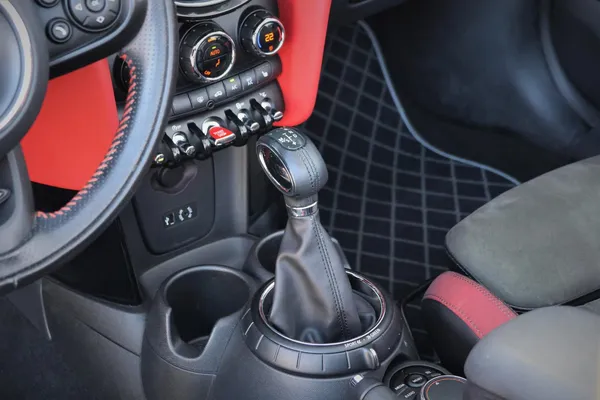 Car image 17