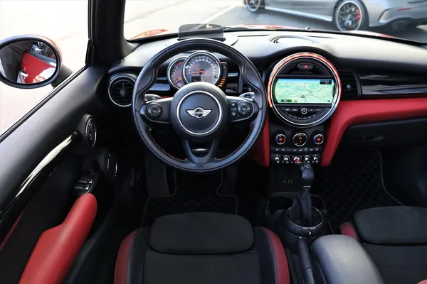 Car image 18