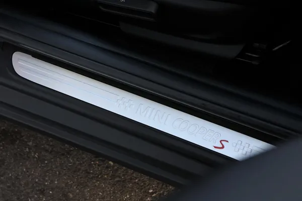 Car image 23