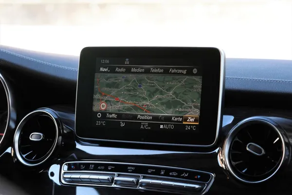 Car image 24