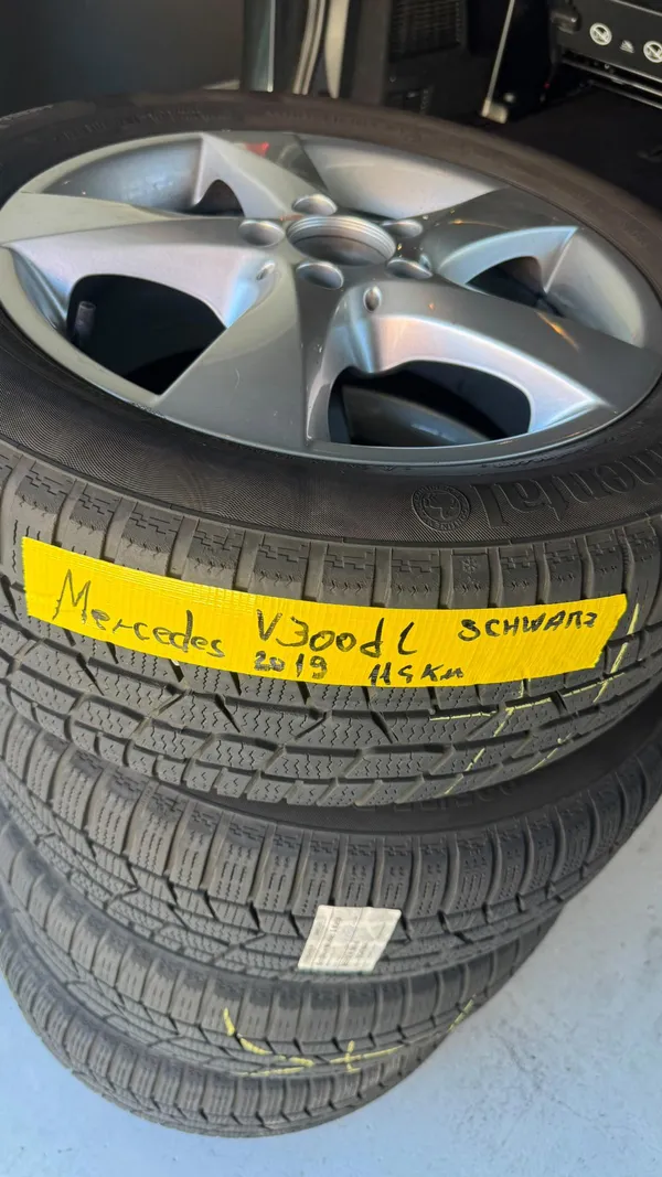 Car image 32