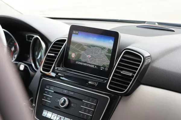 Car image 23
