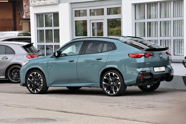 Car image 5