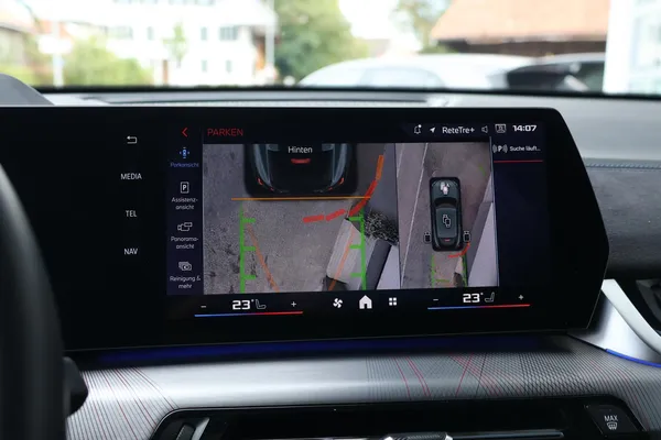 Car image 26