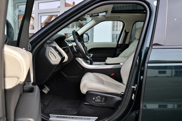 Car image 10