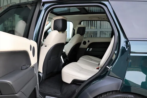 Car image 14