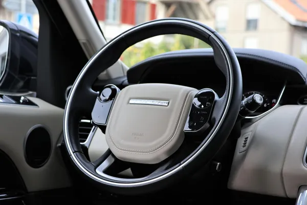 Car image 17