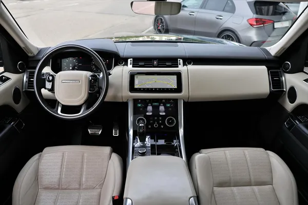 Car image 18