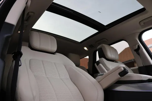 Car image 23