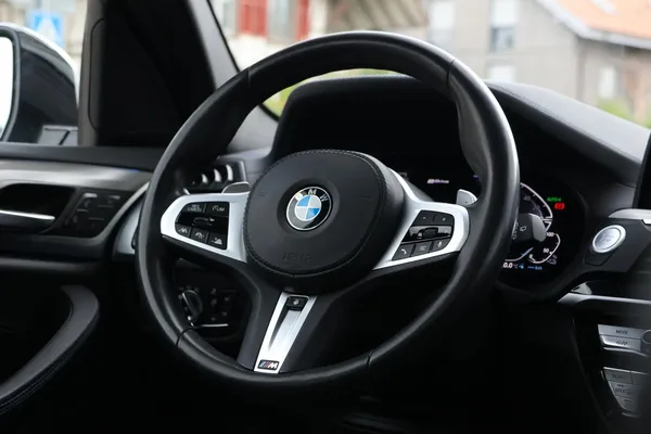 Car image 15