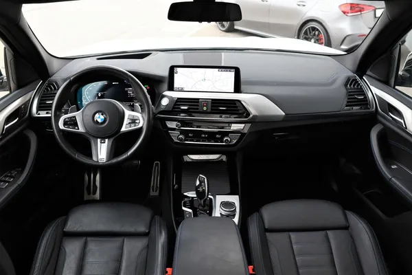 Car image 16