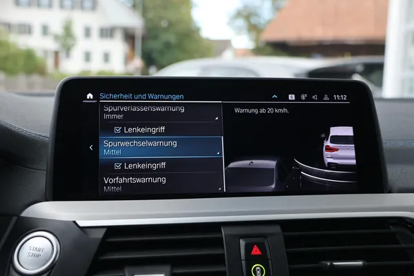 Car image 26