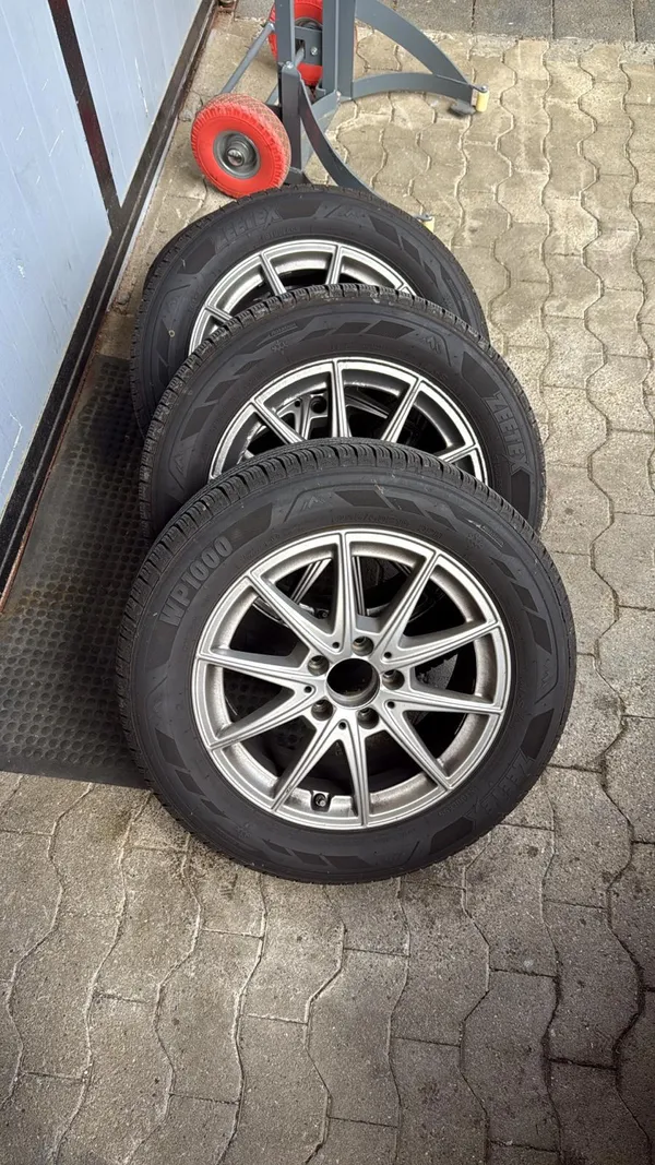 Car image 22