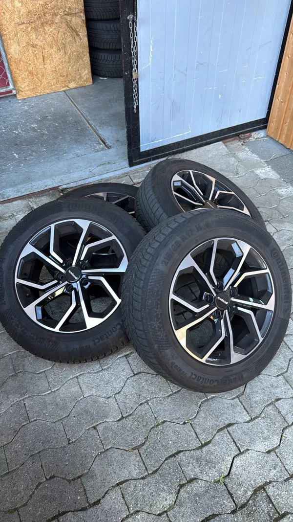 Car image 26