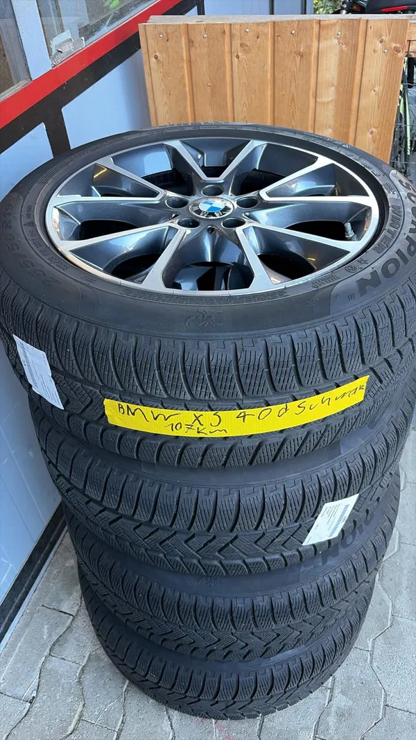 Car image 30