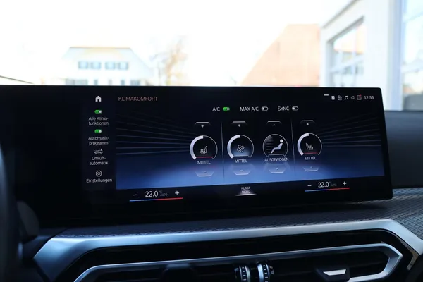 Car image 27