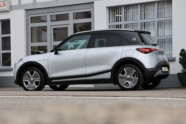 Car image 4