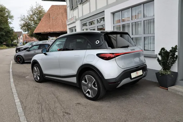 Car image 8