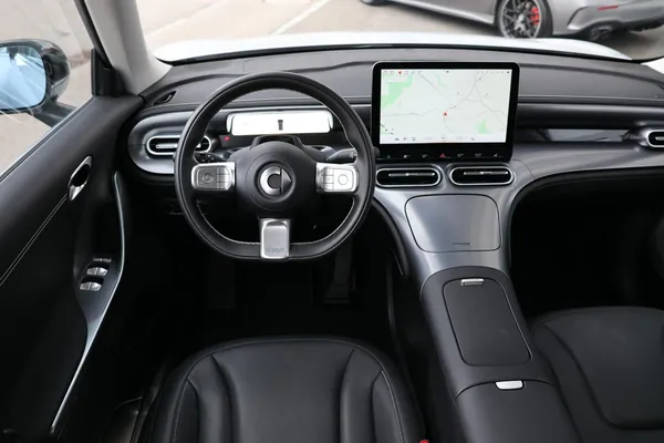 Car image 14