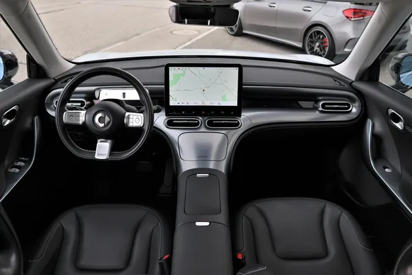Car image 16