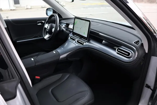Car image 20
