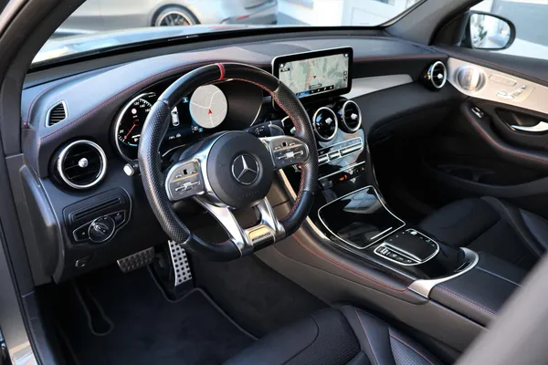 Car image 12