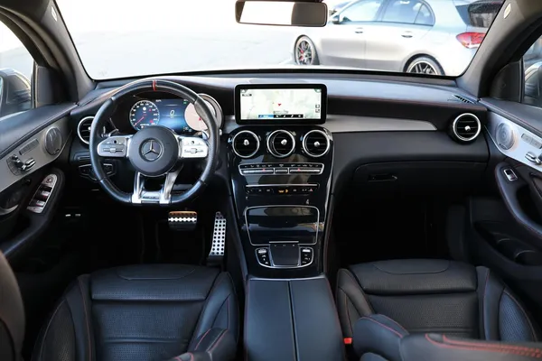 Car image 19