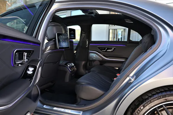 Car image 15