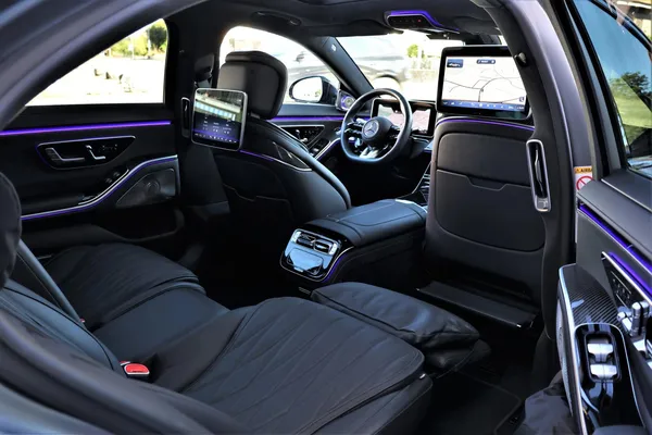 Car image 17