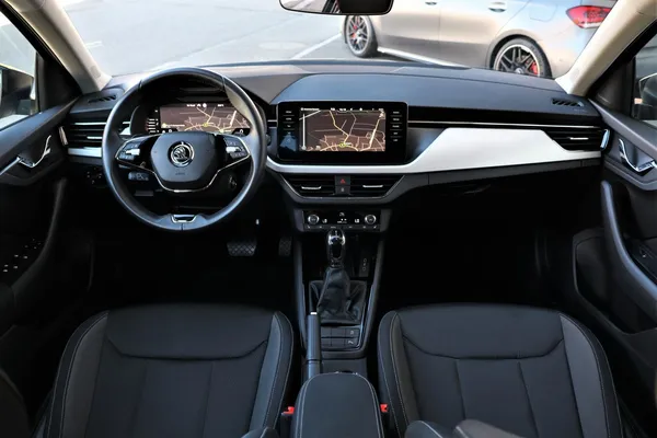 Car image 15