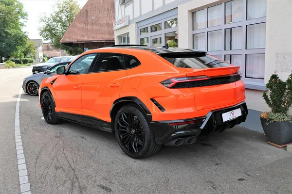 Car image 9