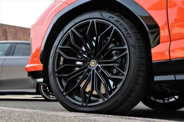 Car image 12