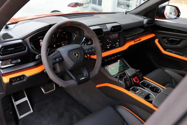 Car image 14