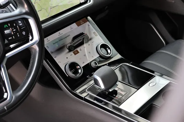 Car image 11
