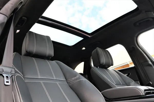 Car image 19
