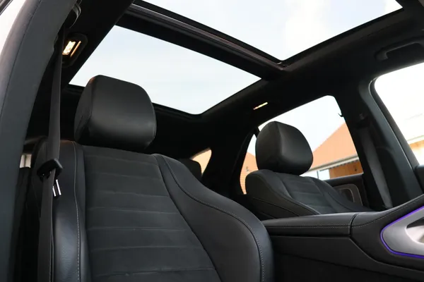 Car image 22