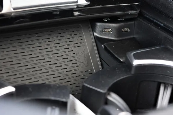 Car image 30