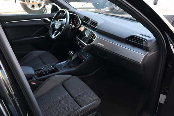 Car image 18