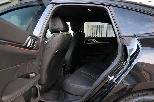 Car image 14