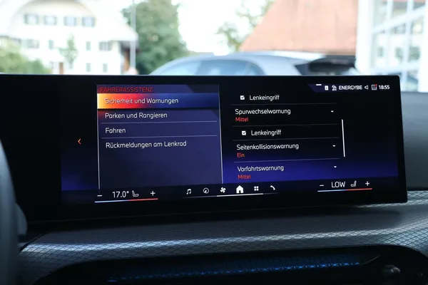 Car image 26